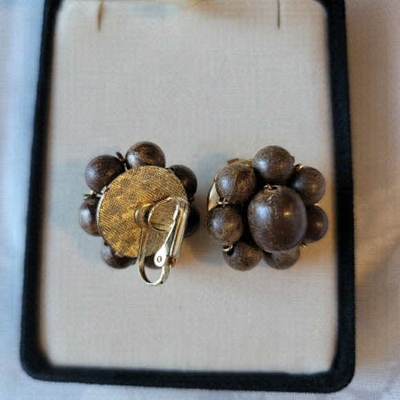 VINTAGE wooden clip-on earrings - Picture 1 of 5